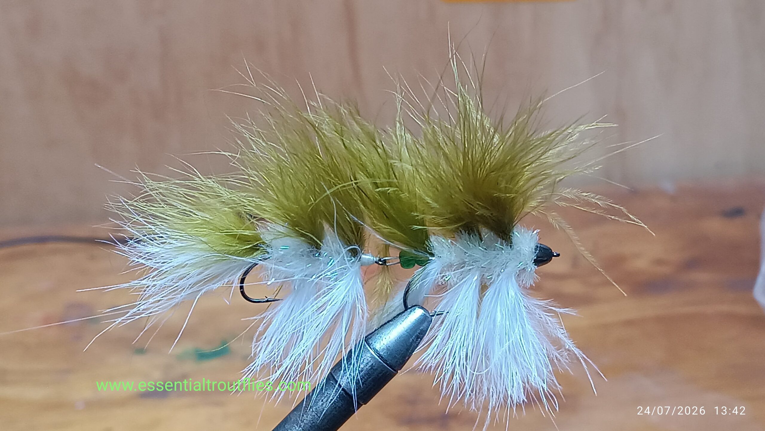 IMG_20260724_155943 ARTICULATED BARELY LEGAL OLIVE & WHTE STREAMER FLY ( FOR 12 PIECES) - Image 1